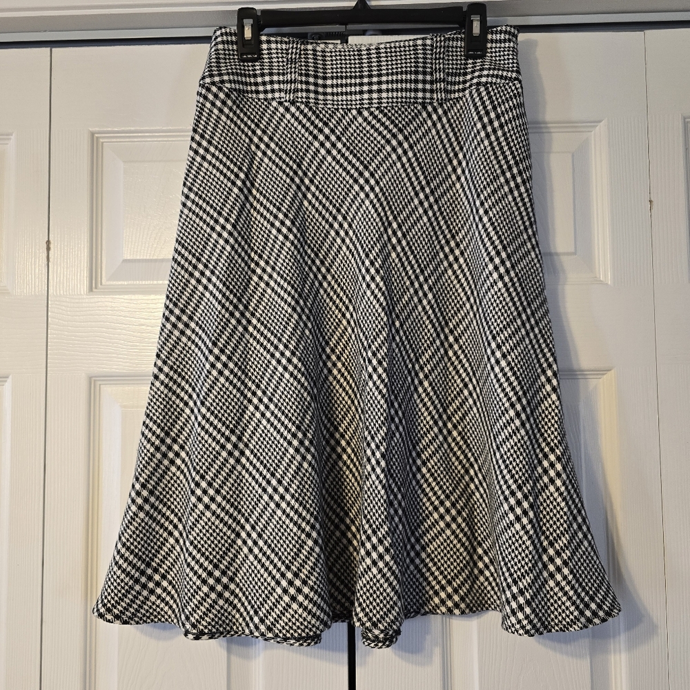 Dressbarn Women's A-line Black White Skirt Size 8